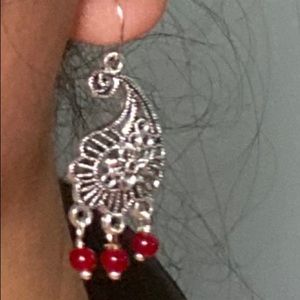 Dangling earrings with 4mm red corals